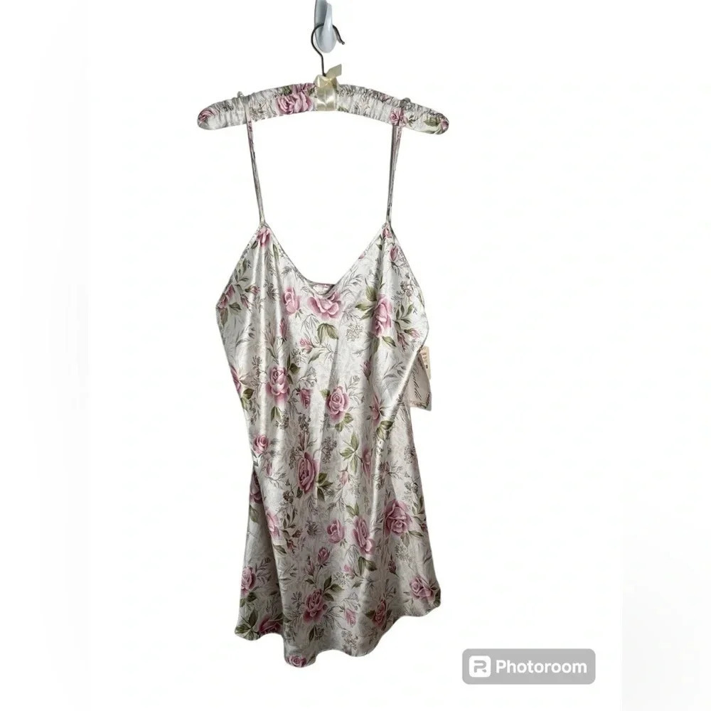 Vintage Dentelle Women’s cream Floral Slip with matching hanger Large USA made
